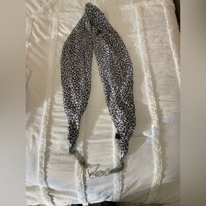 Women’s scarf
